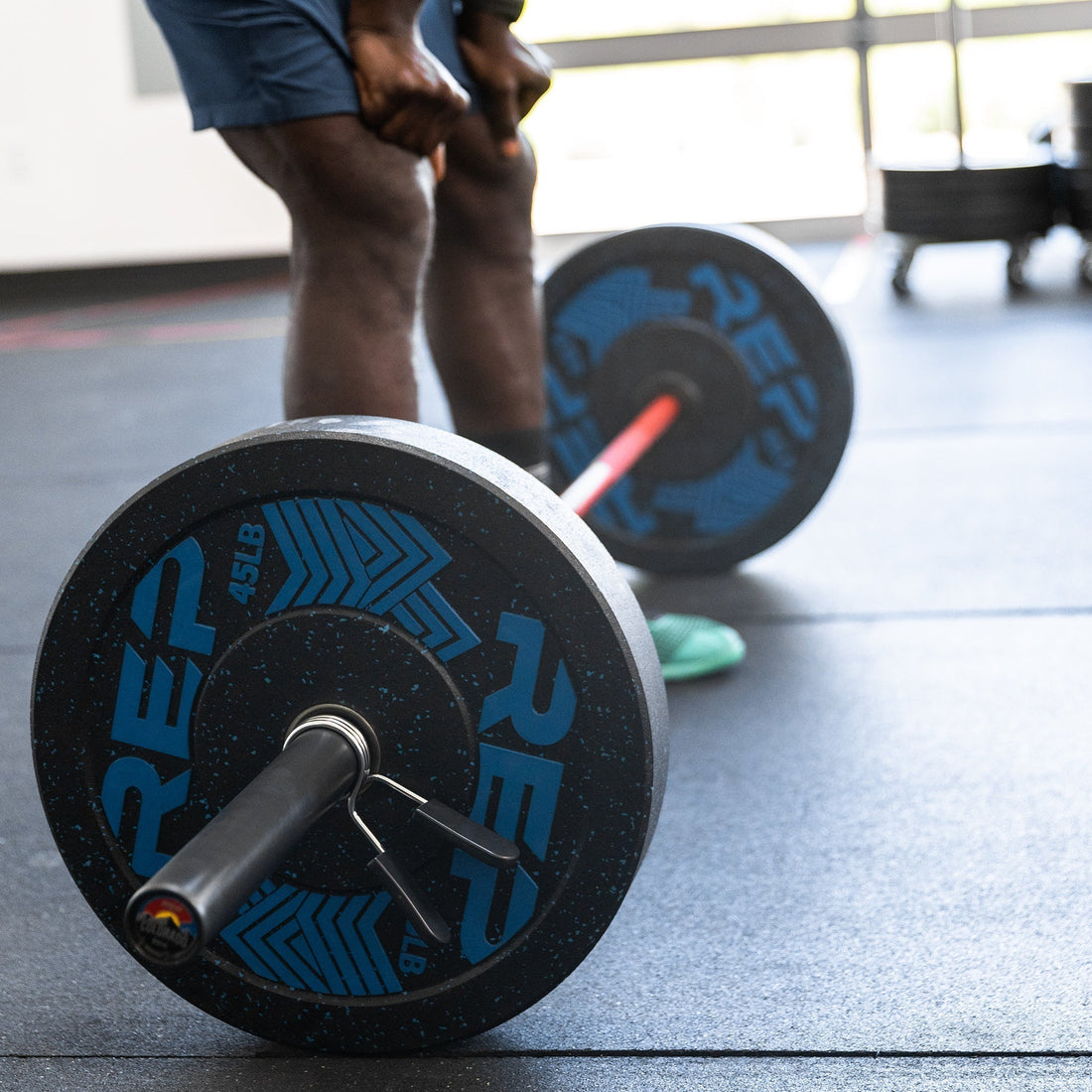 Lifter getting ready to use the Colorado Bar